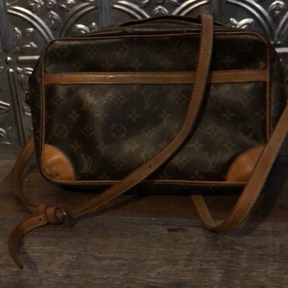 Authentic Louis Vuitton messenger bag